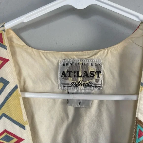 At last! Vintage Aztec Print Button Front Vest multicolor sz Small - Picture 3 of 5